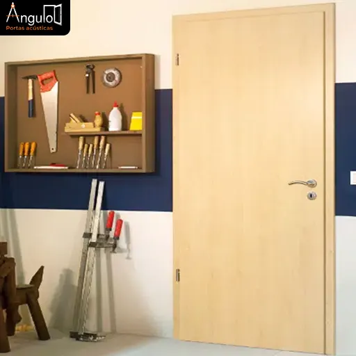 Instalação de Porta Acústica de giro para apartamento