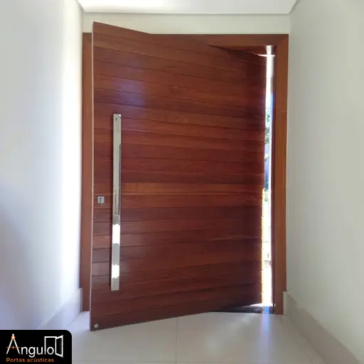 Instalação de Porta Pivô Acústica para apartamento